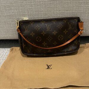Authentic Louis Vuitton monogram pochette